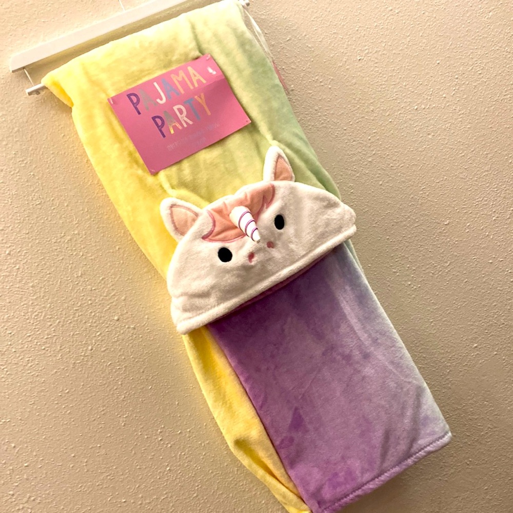 XL 50x70 Pastel rainbow unicorn hooded throw brand new
